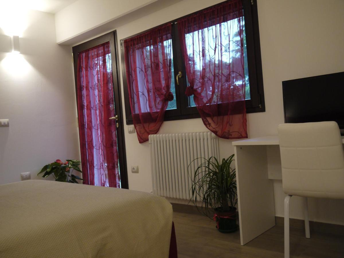 "Cara Pace" In Collina Per Famiglie Panzió Montefiore Conca Kültér fotó