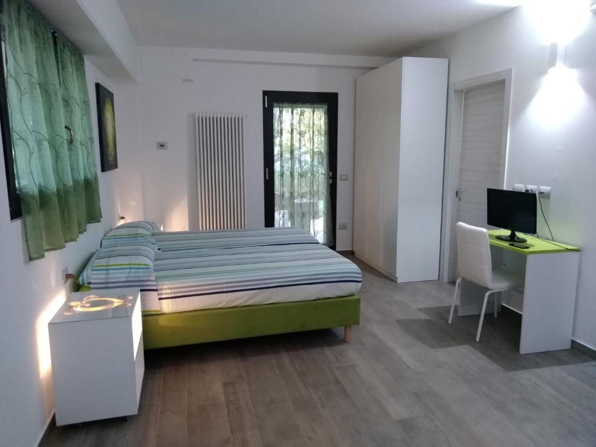 "Cara Pace" In Collina Per Famiglie Panzió Montefiore Conca Kültér fotó